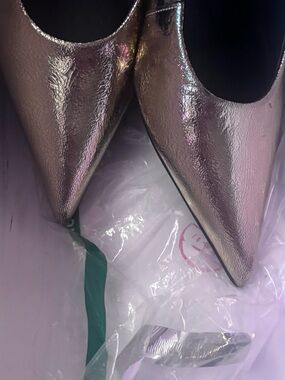 Marc Fisher Metallic Rose Gold Pointed Toe Pumps
